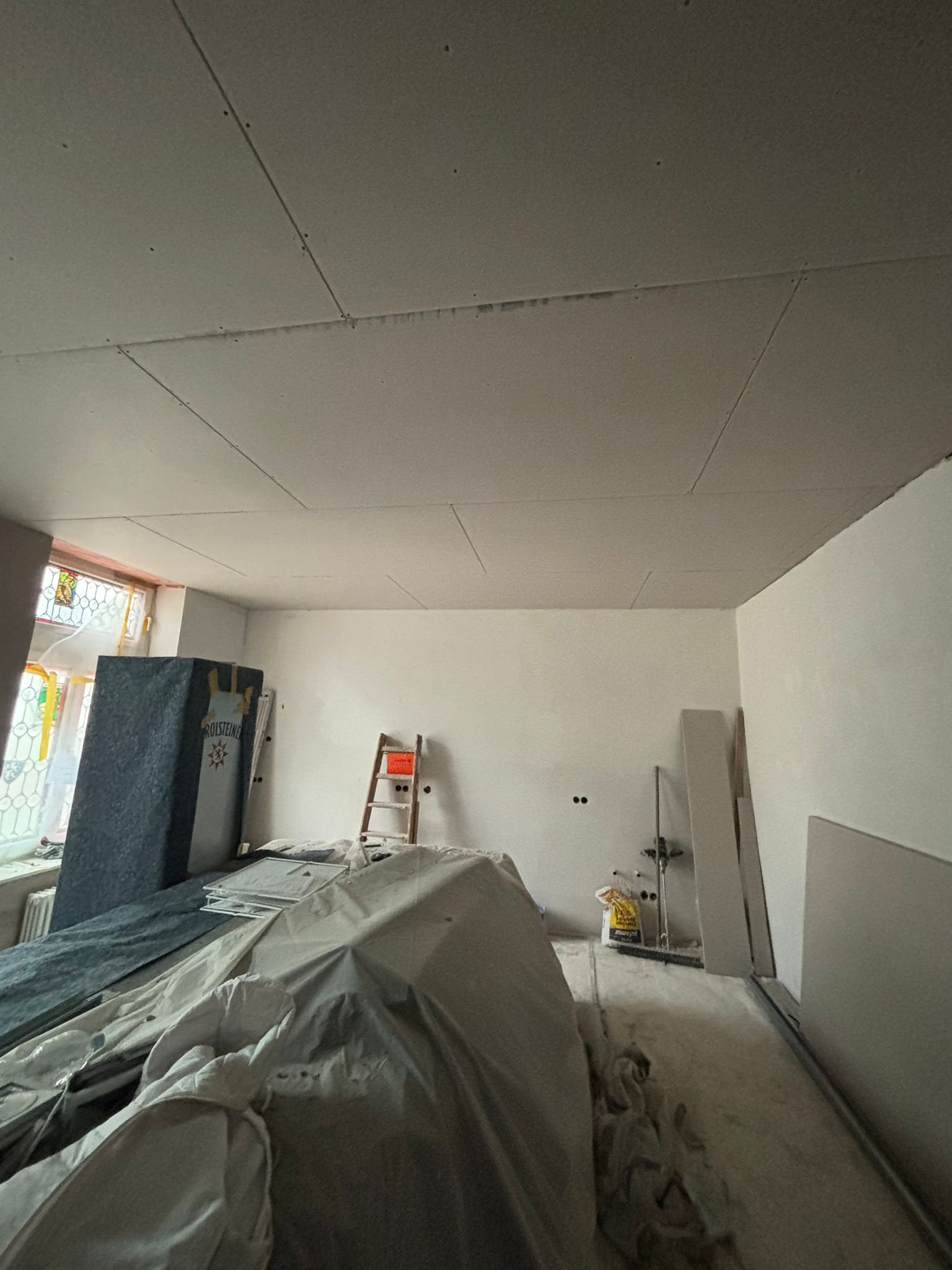 Deckensanierung Eltville, Beplankung der neuen Decke – ACG Bausanierung GmbH